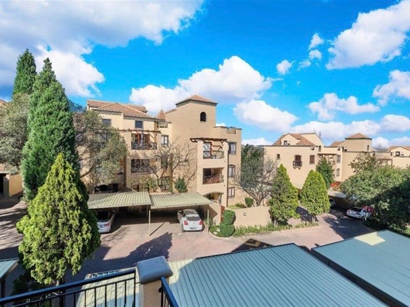 Breathtaking 2 bedroom loft - Photo 6