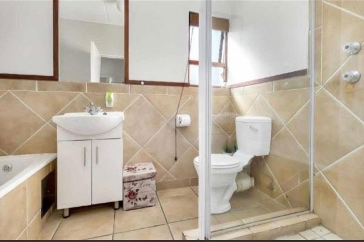 Breathtaking 2 bedroom loft - Photo 5