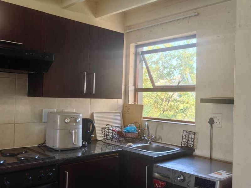 Breathtaking 2 bedroom loft - Photo 4