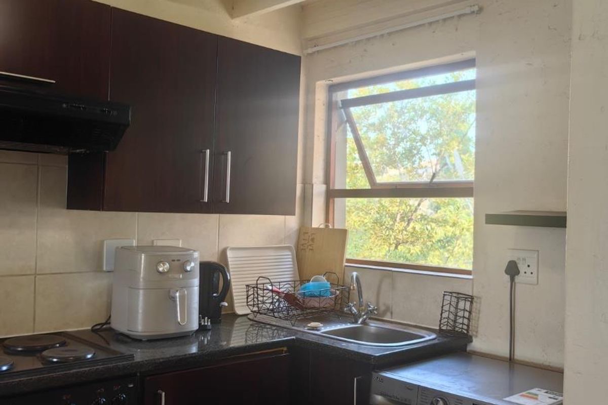 Breathtaking 2 bedroom loft - Photo 4