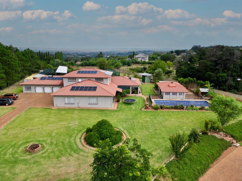 Exceptional Grootfontein Off Grid Living on 1 Hectare - Two Homes, Heated Pool, Solar and Borehole - Photo 2