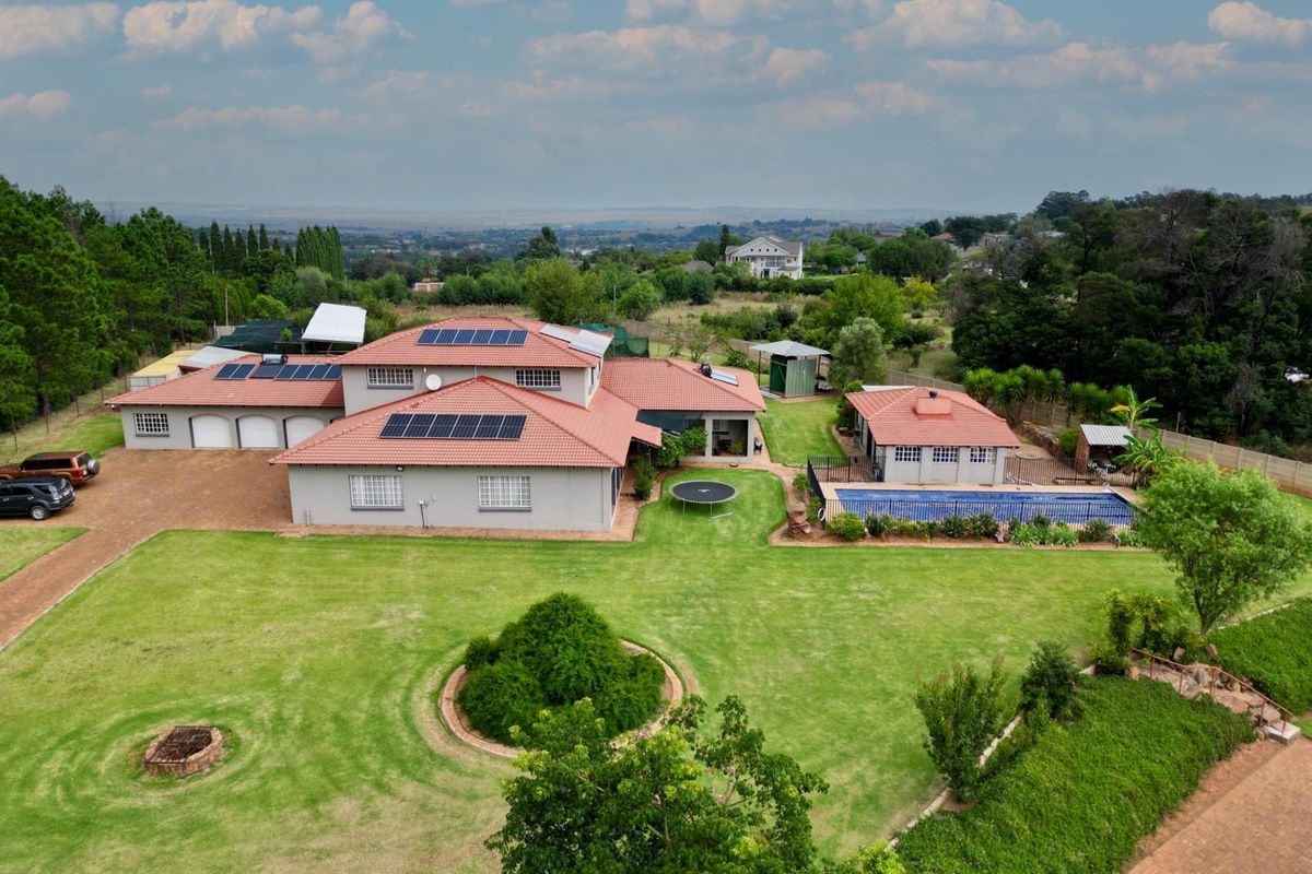 Exceptional Grootfontein Off Grid Living on 1 Hectare - Two Homes, Heated Pool, Solar and Borehole - Photo 2