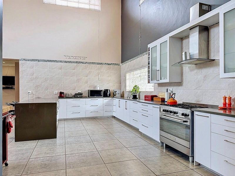 Exceptional Grootfontein Off Grid Living on 1 Hectare - Two Homes, Heated Pool, Solar and Borehole - Photo 10