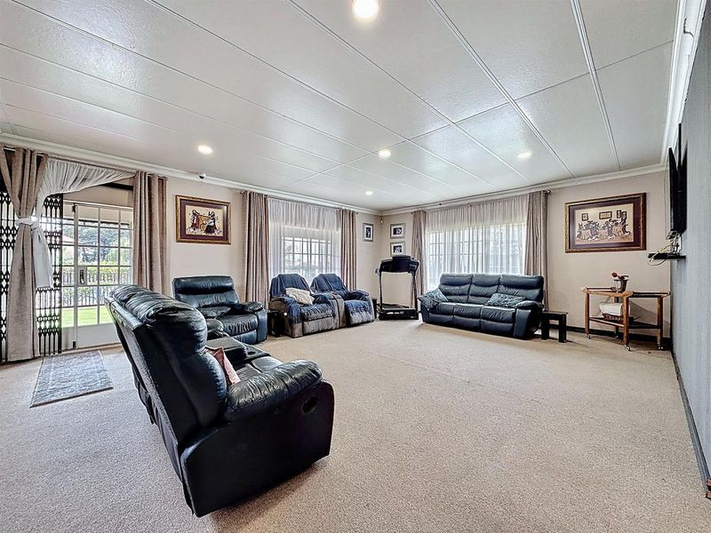 Exceptional Grootfontein Off Grid Living on 1 Hectare - Two Homes, Heated Pool, Solar and Borehole - Photo 5