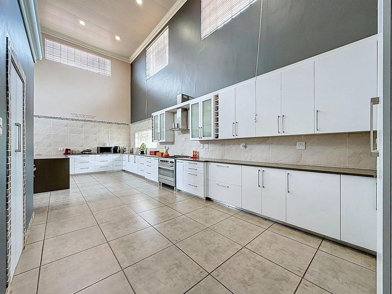 Exceptional Grootfontein Off Grid Living on 1 Hectare - Two Homes, Heated Pool, Solar and Borehole - Photo 9