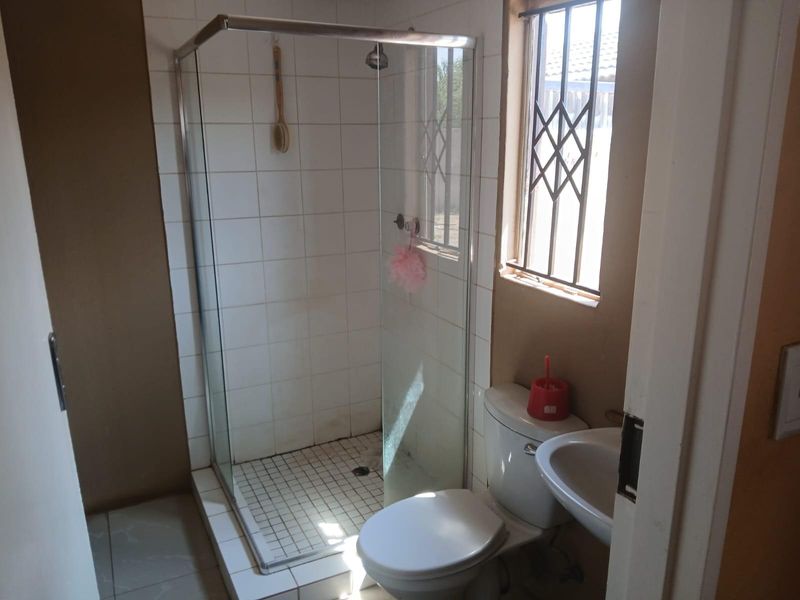 House For Sale in Protea Glen, Soweto - Photo 6
