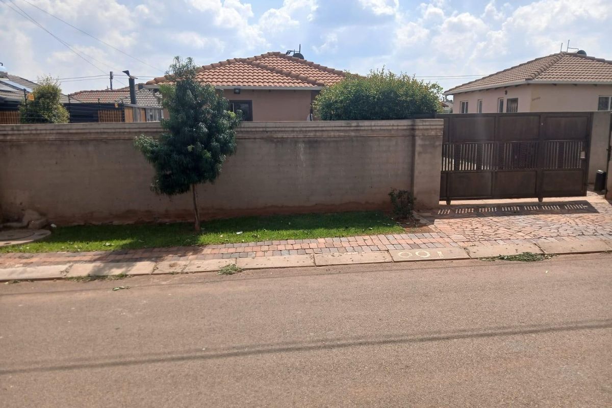 House For Sale in Protea Glen, Soweto - Photo 2