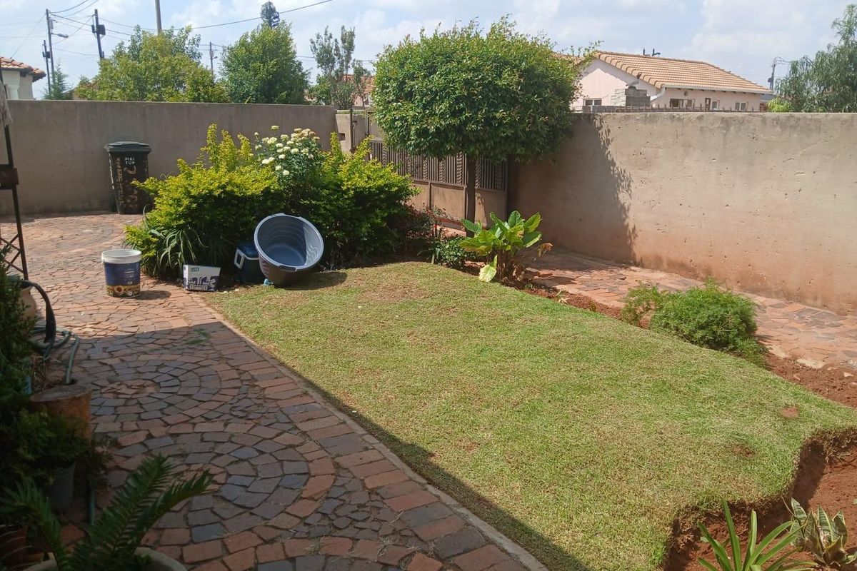 House For Sale in Protea Glen, Soweto - Photo 3