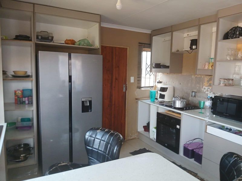 House For Sale in Protea Glen, Soweto - Photo 4