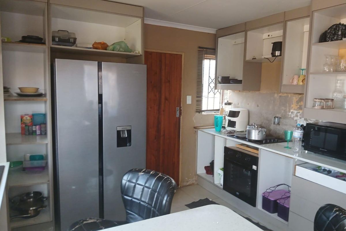 House For Sale in Protea Glen, Soweto - Photo 4