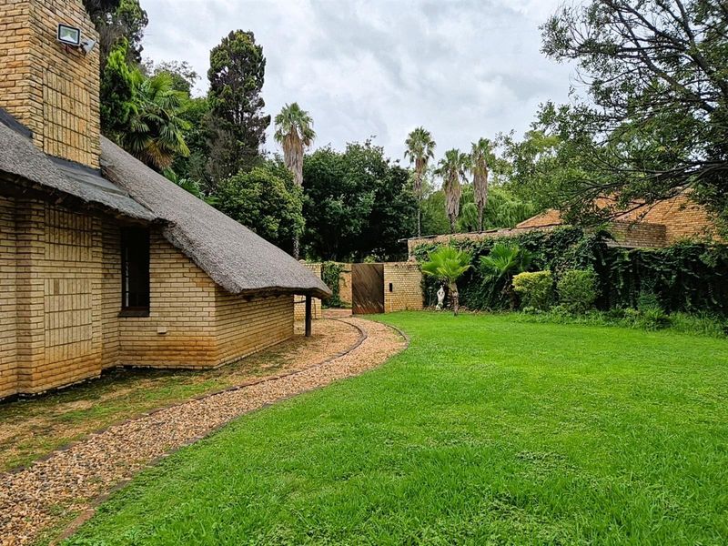 Spacious 5-Bedroom Home with 2 Income-Generating Apartments Mooirivier Park, Potchefstroom - Photo 2