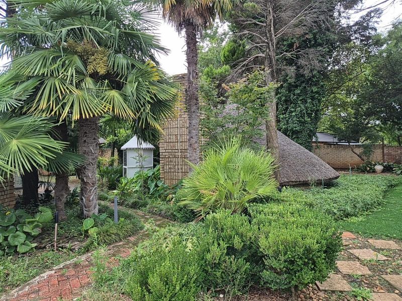 Spacious 5-Bedroom Home with 2 Income-Generating Apartments Mooirivier Park, Potchefstroom - Photo 5