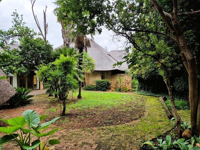 Spacious 5-Bedroom Home with 2 Income-Generating Apartments Mooirivier Park, Potchefstroom - Photo 9