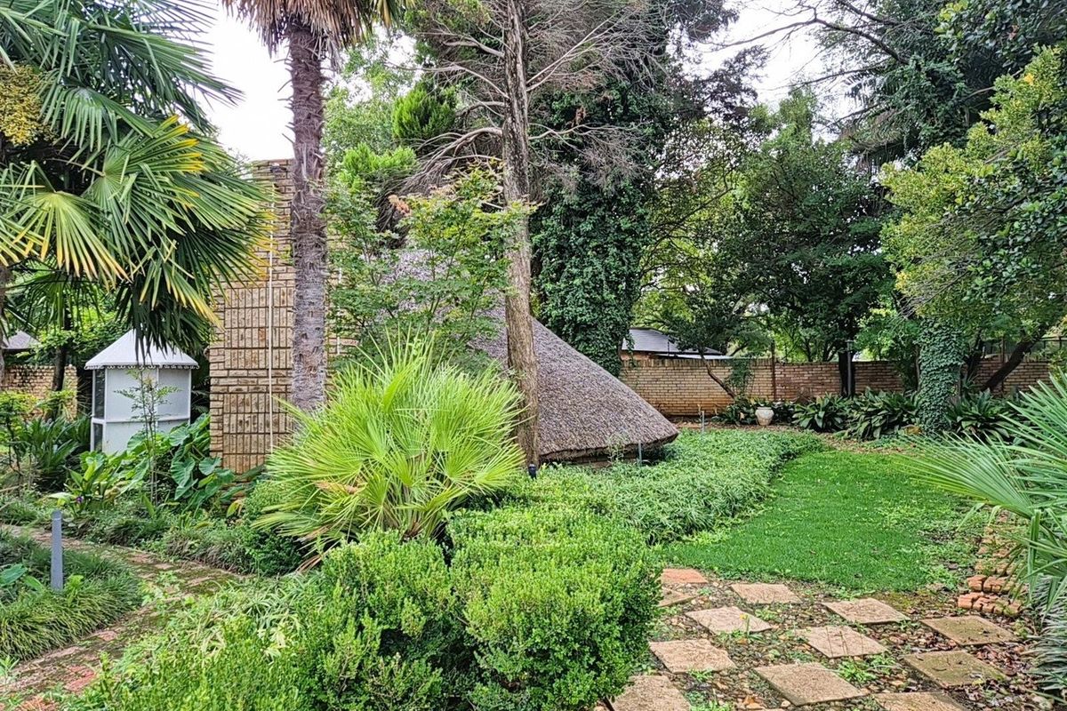 Spacious 5-Bedroom Home with 2 Income-Generating Apartments Mooirivier Park, Potchefstroom - Photo 4