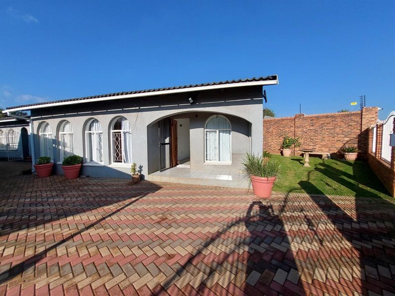 Cottage To Rent in Ravenswood Boksburg - Photo 2