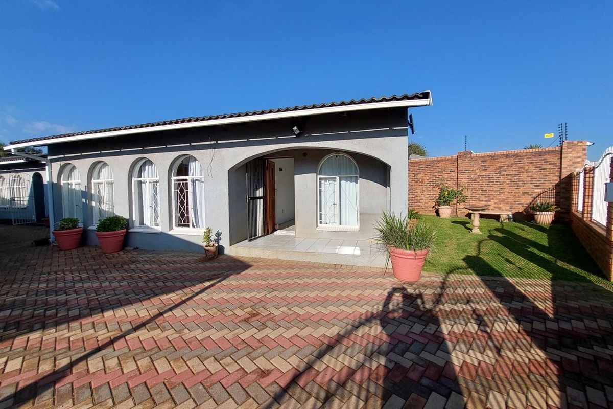 Cottage To Rent in Ravenswood Boksburg - Photo 2