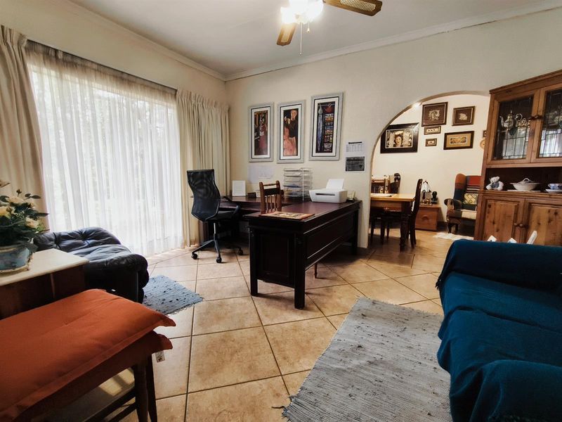Spacious 4 Bedroom House on corner stand in central position in Eldoraigne, Centurion - Photo 7