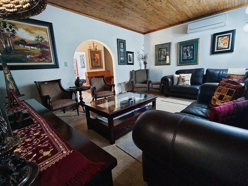 Spacious 4 Bedroom House on corner stand in central position in Eldoraigne, Centurion - Photo 5