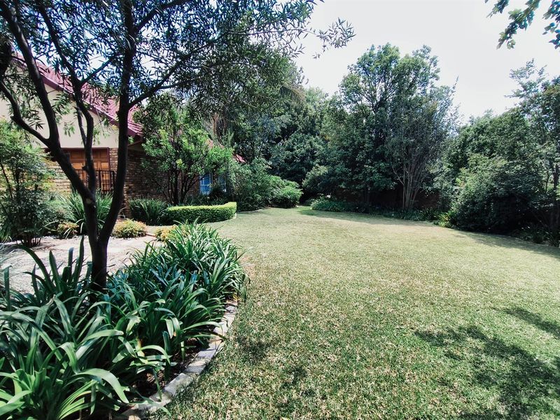 Spacious 4 Bedroom House on corner stand in central position in Eldoraigne, Centurion - Photo 2
