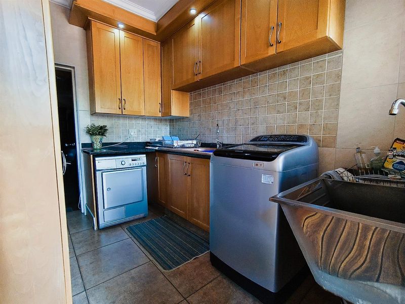 Spacious 4 Bedroom House For Sale in Eldoraigne, Centurion - Photo 8