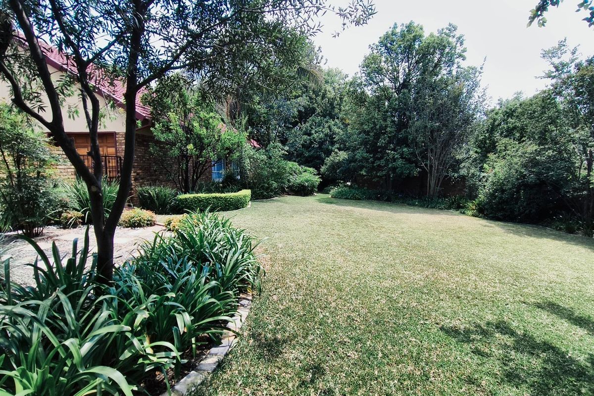 Spacious 4 Bedroom House For Sale in Eldoraigne, Centurion - Photo 2