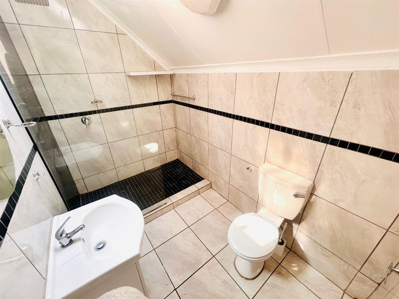 2-Bedroom Townhouse for Sale in Bassonia Rock - Photo 9