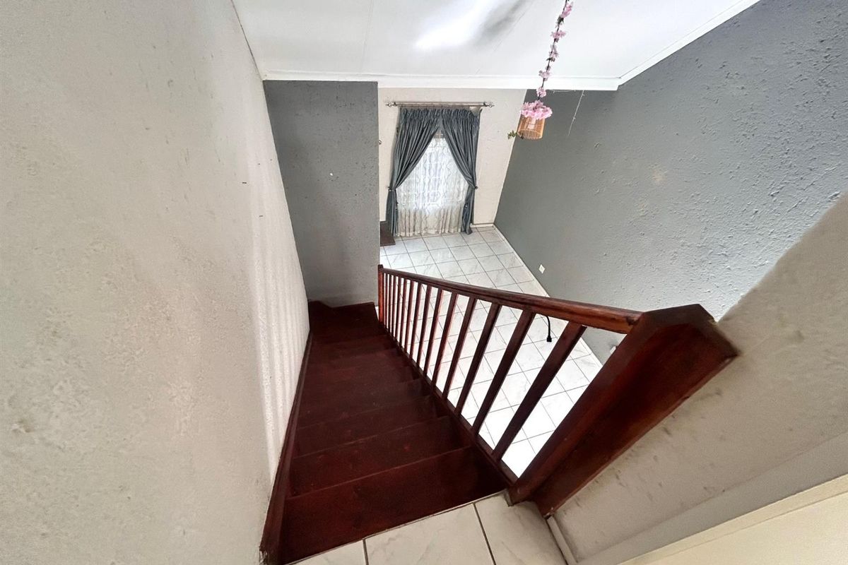 2-Bedroom Townhouse for Sale in Bassonia Rock - Photo 4