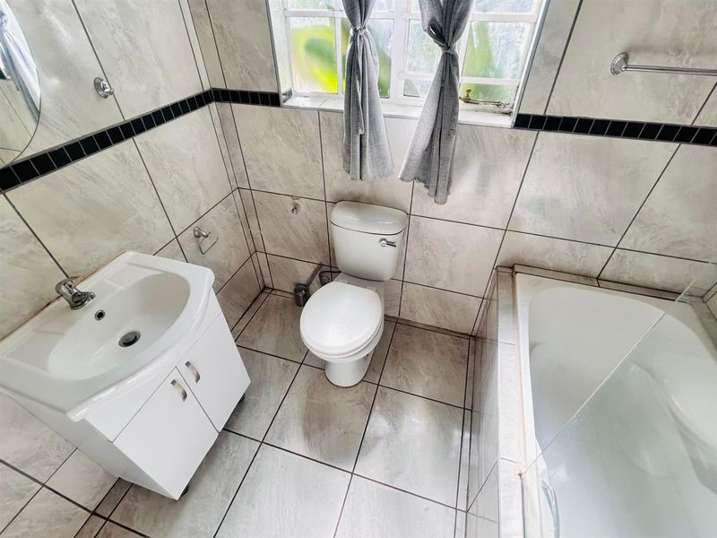 2-Bedroom Townhouse for Sale in Bassonia Rock - Photo 8