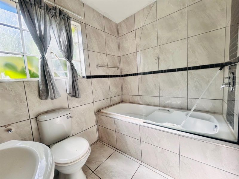 2-Bedroom Townhouse for Sale in Bassonia Rock - Photo 7