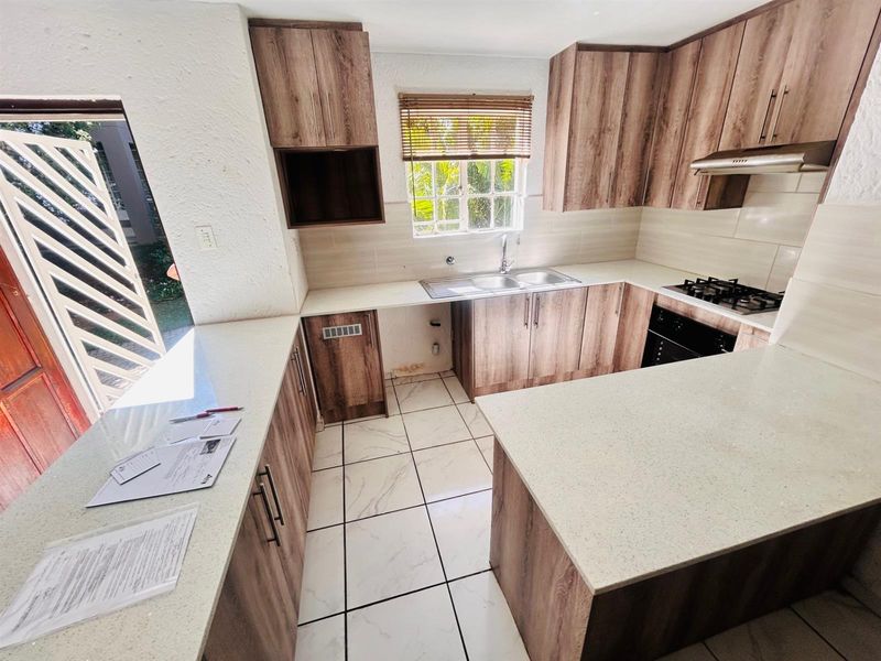 2-Bedroom Townhouse for Sale in Bassonia Rock - Photo 2