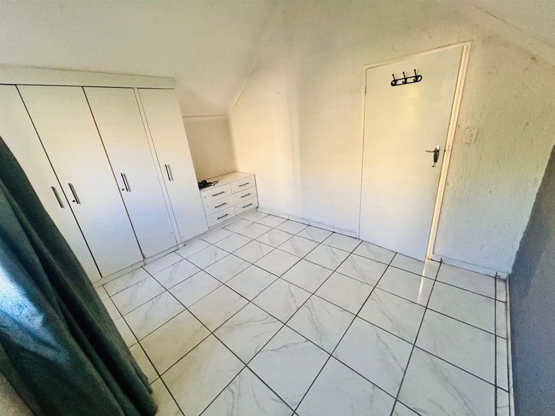 2-Bedroom Townhouse for Sale in Bassonia Rock - Photo 5