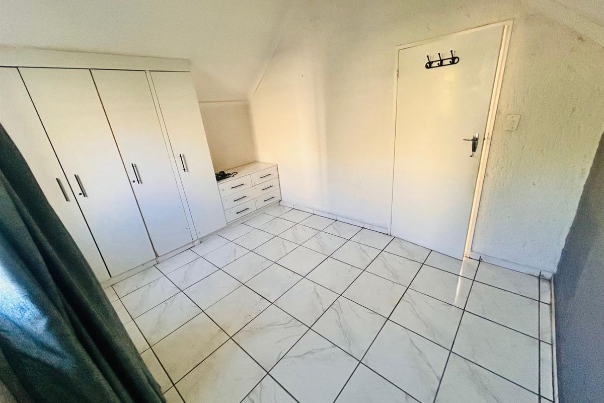 2-Bedroom Townhouse for Sale in Bassonia Rock - Photo 5