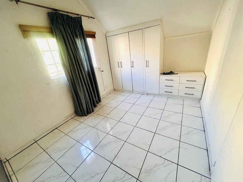 2-Bedroom Townhouse for Sale in Bassonia Rock - Photo 6