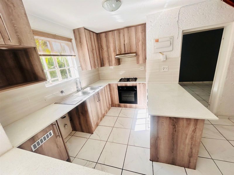 2-Bedroom Townhouse for Sale in Bassonia Rock - Photo 3