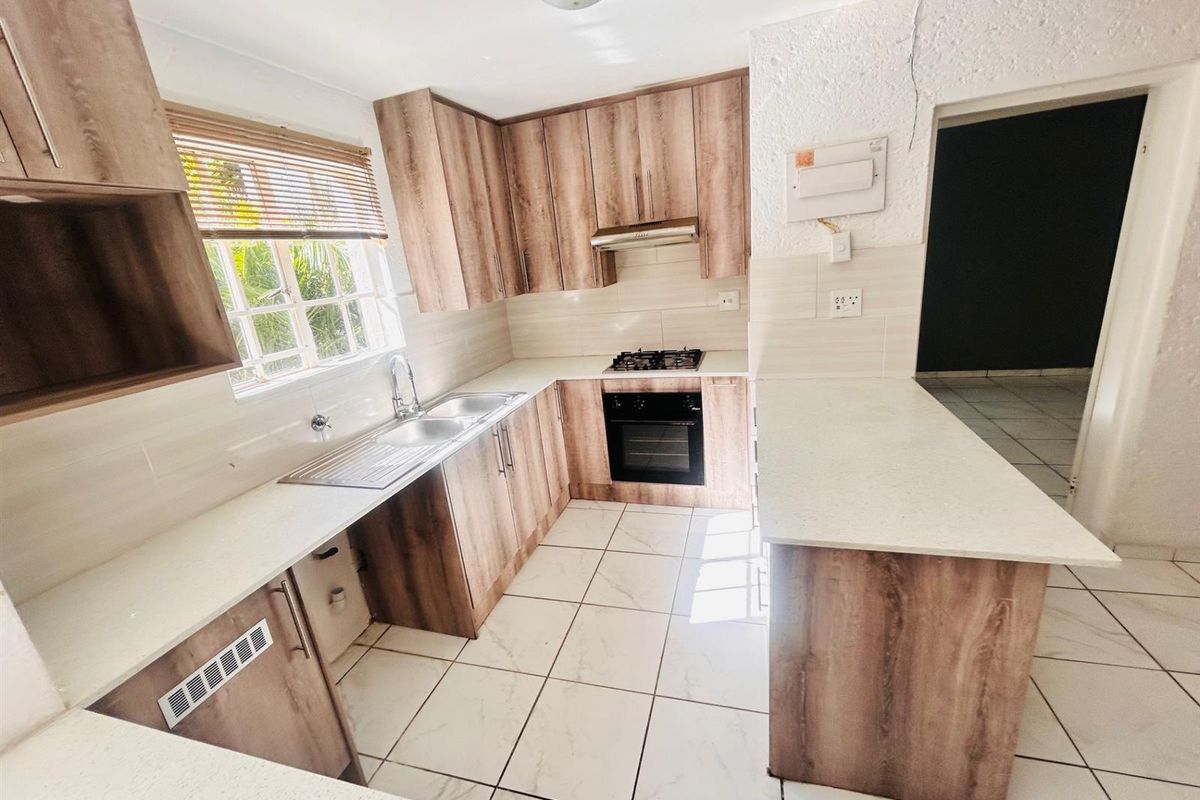 2-Bedroom Townhouse for Sale in Bassonia Rock - Photo 3