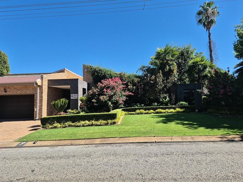 Spectacular Luxury Home in Van der Hoff Park, Potchefstroom, North West, Location! Location! - Photo 3