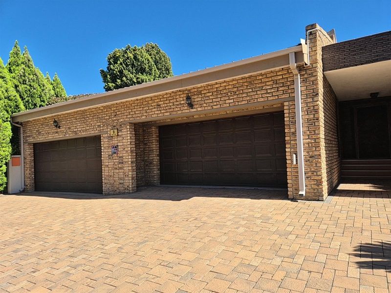 Spectacular Luxury Home in Van der Hoff Park, Potchefstroom, North West, Location! Location! - Photo 4