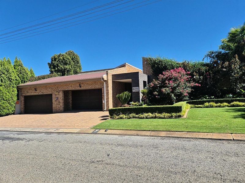 Spectacular Luxury Home in Van der Hoff Park, Potchefstroom, North West, Location! Location! - Photo 2