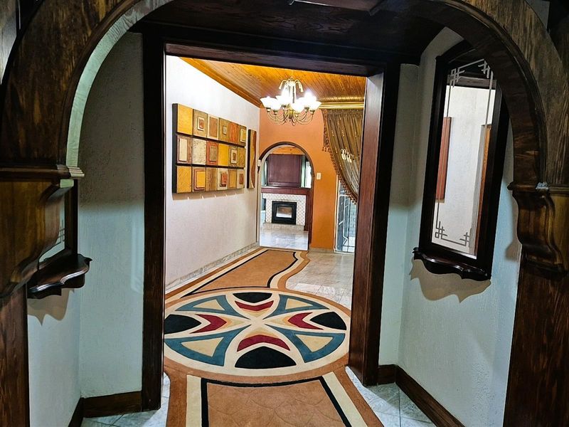 Spectacular Luxury Home in Van der Hoff Park, Potchefstroom, North West, Location! Location! - Photo 10