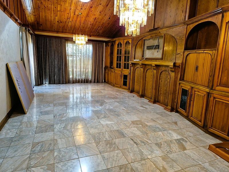 Spectacular Luxury Home in Van der Hoff Park, Potchefstroom, North West, Location! Location! - Photo 8