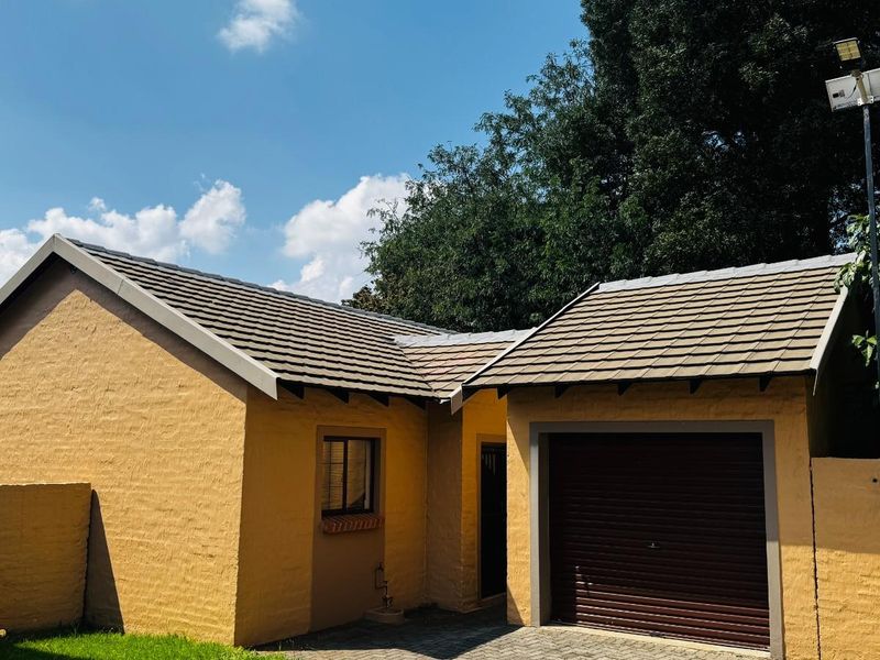 2 Bedroom, 1 Bathroom House for Rent in Carlswald - Photo 2