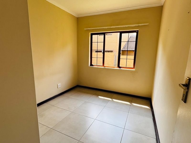 2 Bedroom, 1 Bathroom House for Rent in Carlswald - Photo 9