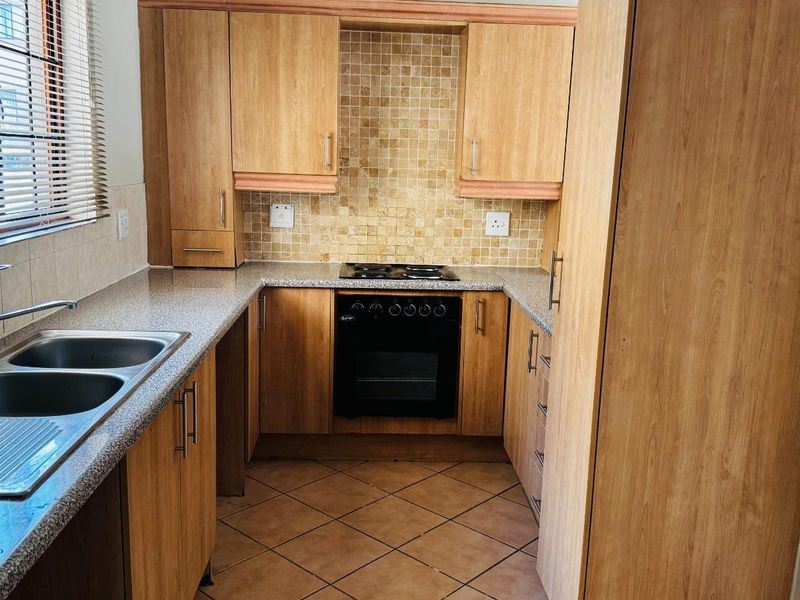 2 Bedroom, 1 Bathroom House for Rent in Carlswald - Photo 3