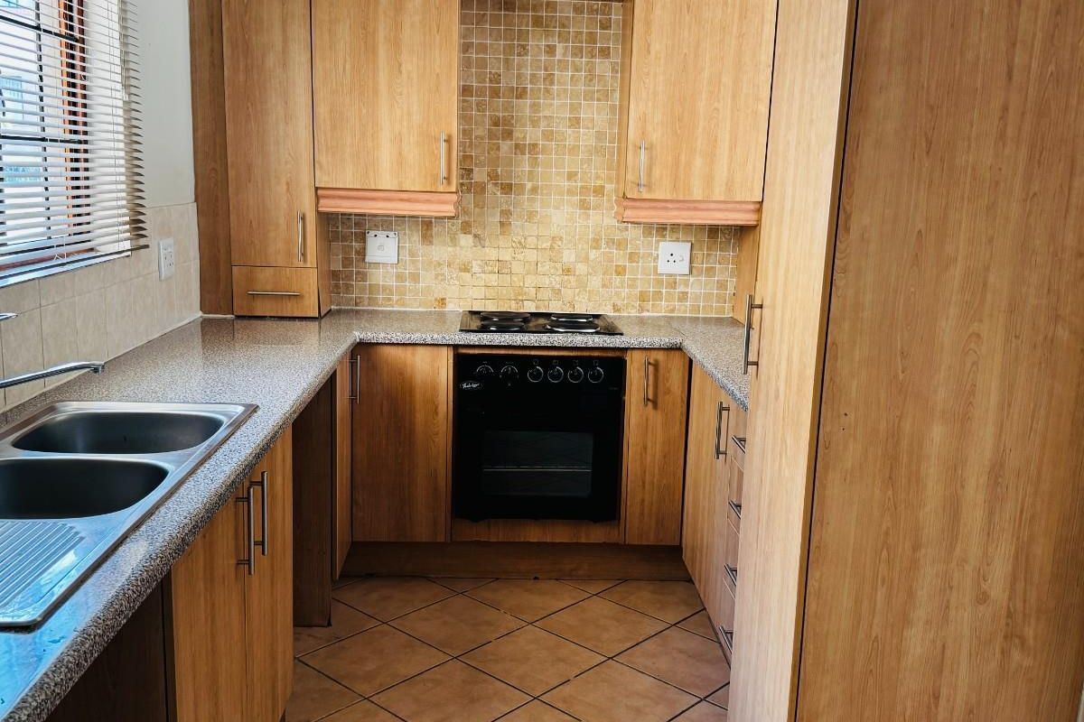 2 Bedroom, 1 Bathroom House for Rent in Carlswald - Photo 3