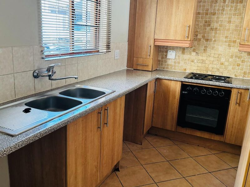 2 Bedroom, 1 Bathroom House for Rent in Carlswald - Photo 5