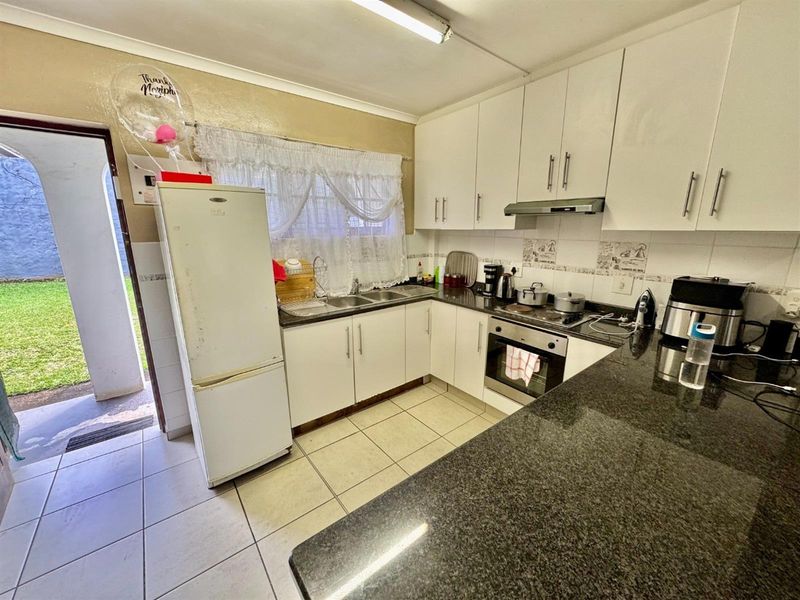 Apartment For Sale in Umtentweni, Port Shepstone, KwaZulu Natal - Photo 4
