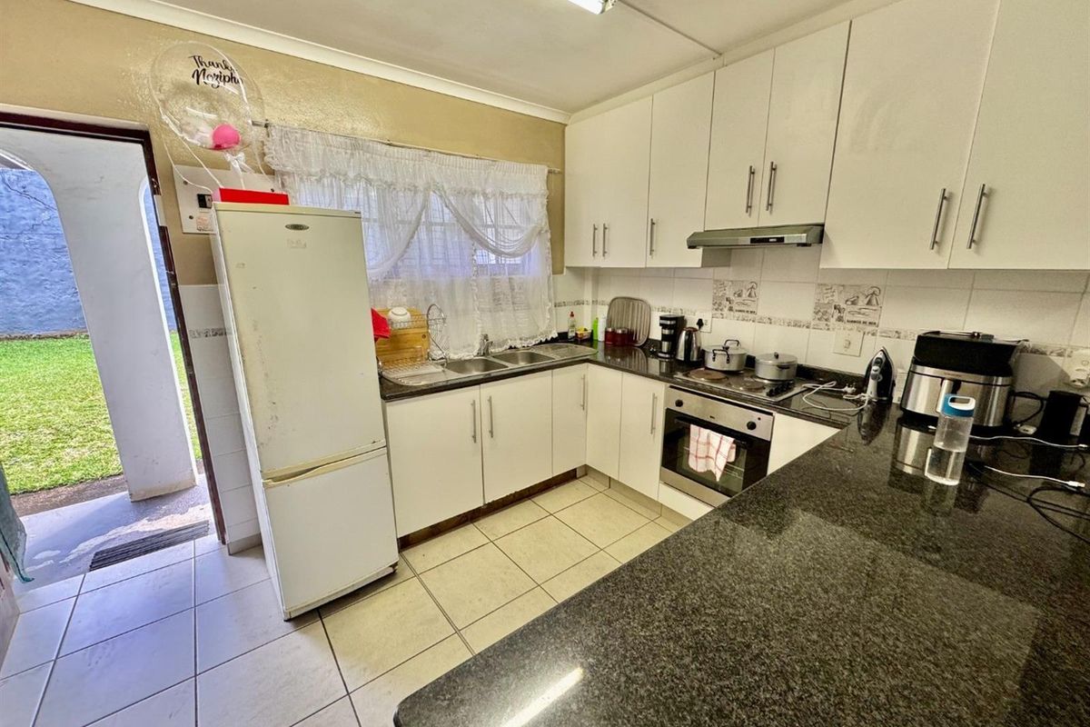 Apartment For Sale in Umtentweni, Port Shepstone, KwaZulu Natal - Photo 4