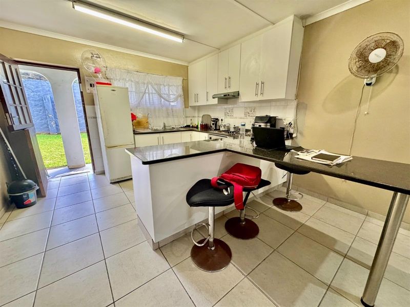 Apartment For Sale in Umtentweni, Port Shepstone, KwaZulu Natal - Photo 3