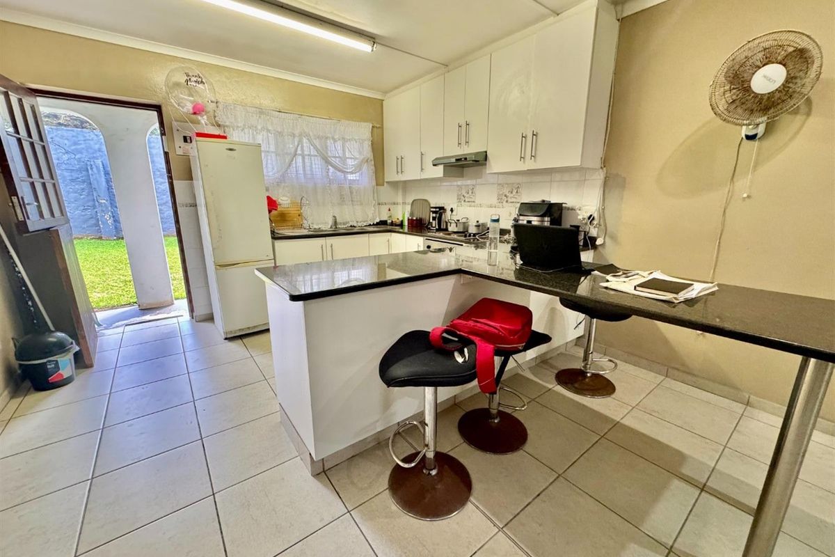 Apartment For Sale in Umtentweni, Port Shepstone, KwaZulu Natal - Photo 3