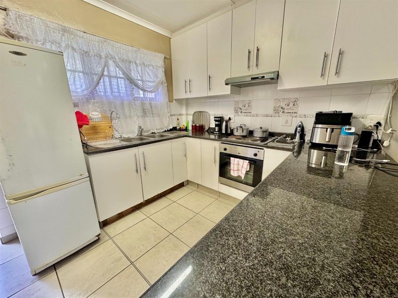 Apartment For Sale in Umtentweni, Port Shepstone, KwaZulu Natal - Photo 2